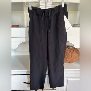 Brand new Lululemon On the Fly Mid Rise crop! Size 4